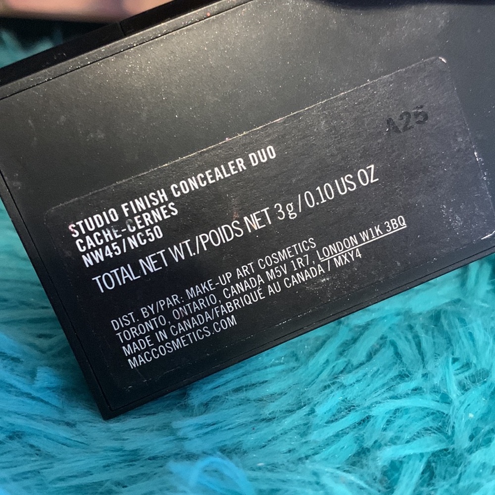 EACH. MAC DUO Concealers - Picture 6 of 8